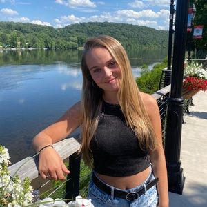 Meet your Posher, Emily